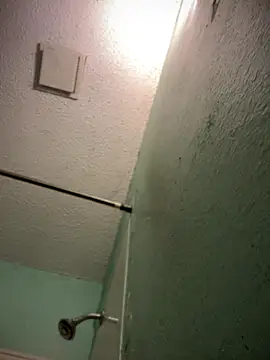 yomanfriend online show from September 18, 2025, 1:52 am