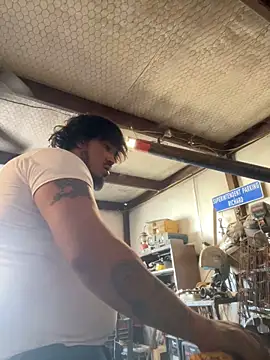 yomanfriend online show from December 21, 2024, 8:32 pm