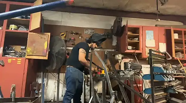 yomanfriend online show from January 5, 2025, 1:24 am