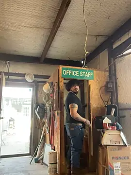 yomanfriend online show from January 4, 2025, 8:37 pm