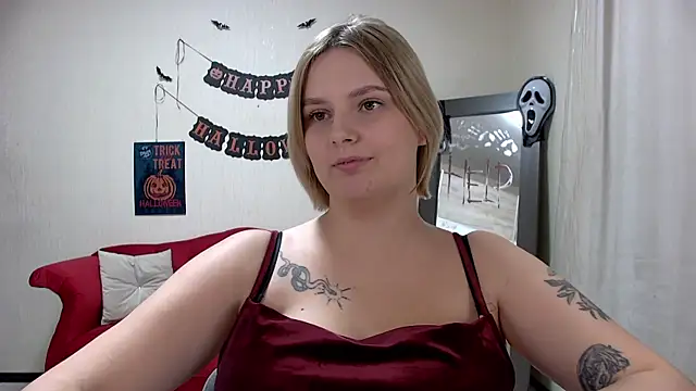 DianeMills online show from October 31, 2025, 5:53 pm