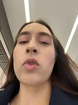 Holly Play online show from December 3, 2025, 11:09 am