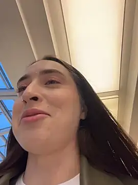 Snapshot of Holly_Play chatting on November 7, 2025, 12:10 pm Holly Play online show from November 7, 2025, 12:10 pm