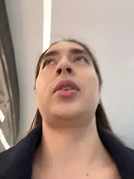 Holly Play online show from April 7, 2026, 9:00 am