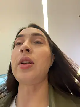 Snapshot of Holly_Play chatting on November 13, 2025, 9:24 am Holly Play online show from November 13, 2025, 9:24 am