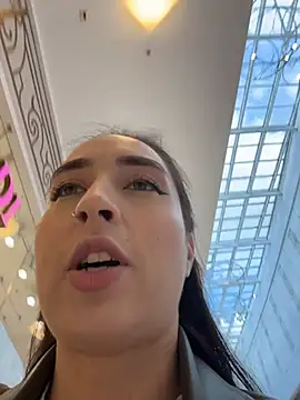 Snapshot of Holly_Play chatting on October 18, 2025, 10:06 am Holly Play online show from October 18, 2025, 10:06 am