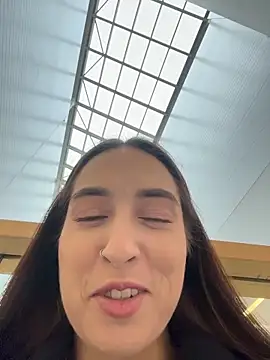 Snapshot of Holly_Play chatting on November 11, 2025, 9:04 am Holly Play online show from November 11, 2025, 9:04 am