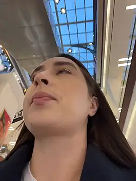 Snapshot of Holly_Play chatting on November 28, 2025, 12:05 pm Holly Play online show from November 28, 2025, 12:05 pm