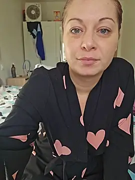 Snapshot of Chaudesquirt chatting on December 3, 2025, 10:36 am Chaudesquirt online show from December 3, 2025, 10:36 am