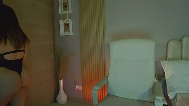 Snapshot of Alessia-miller_ chatting on January 15, 2025, 3:33 am Alessia-miller online show from January 15, 2025, 3:33 am