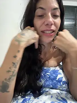 Snapshot of Rainha_Travessa chatting on April 7, 2026, 6:37 am Rainha Travessa online show from April 7, 2026, 6:37 am