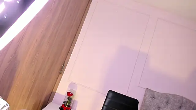 Isa squirt1 online show from November 27, 2025, 3:51 am