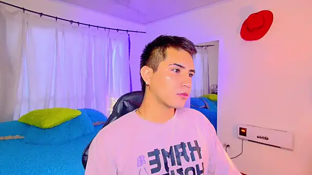 Snapshot of Chris_Maddox chatting on December 18, 2025, 11:14 am Chris Maddox online show from December 18, 2025, 11:14 am