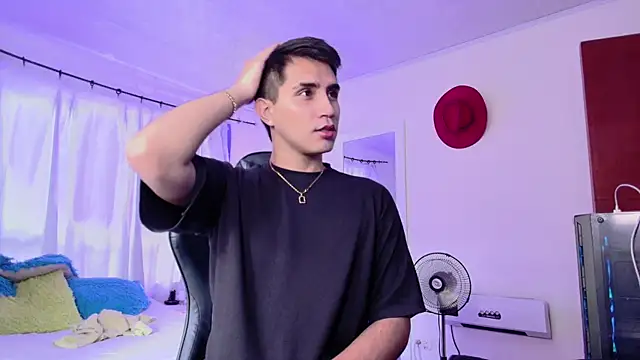 Snapshot of Chris_Maddox chatting on November 16, 2025, 7:51 pm Chris Maddox online show from November 16, 2025, 7:51 pm