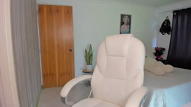 lucy diiaz online show from September 29, 2025, 7:08 pm