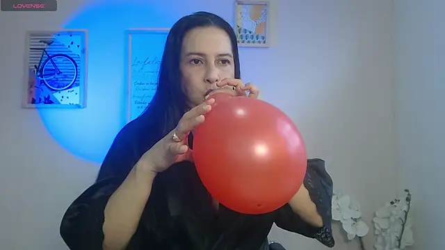 lucy diiaz online show from February 14, 2025, 2:02 pm