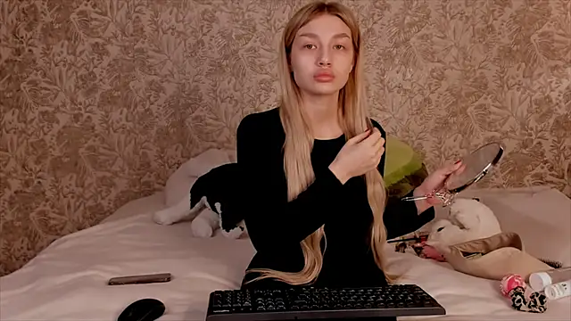 Snapshot of Ella_Milla chatting on March 11, 2025, 7:14 am Ella Milla online show from March 11, 2025, 7:14 am