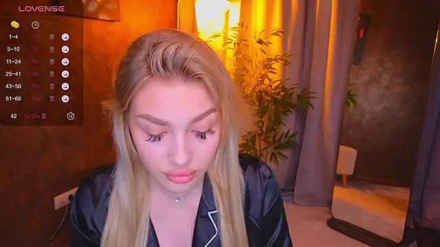 Snapshot of Ella_Milla chatting on January 27, 2025, 8:51 am Ella Milla online show from January 27, 2025, 8:51 am