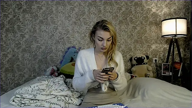 Snapshot of Ella_Milla chatting on September 27, 2025, 12:22 pm Ella Milla online show from September 27, 2025, 12:22 pm