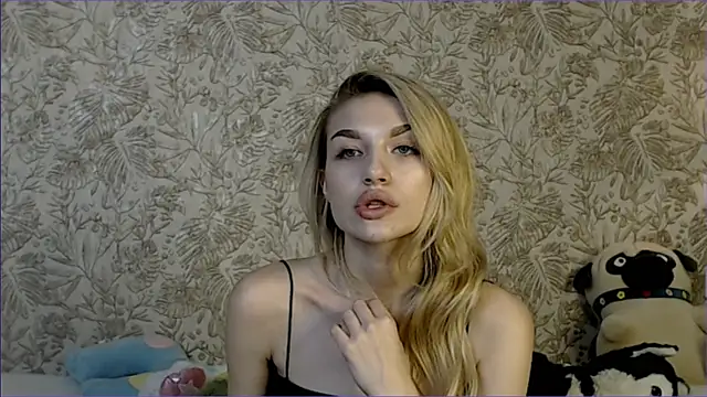 Snapshot of Ella_Milla chatting on October 28, 2025, 9:25 pm Ella Milla online show from October 28, 2025, 9:25 pm