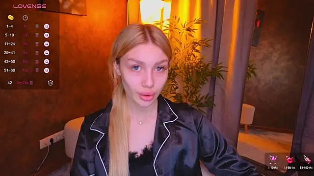 Snapshot of Ella_Milla chatting on January 27, 2025, 5:47 am Ella Milla online show from January 27, 2025, 5:47 am