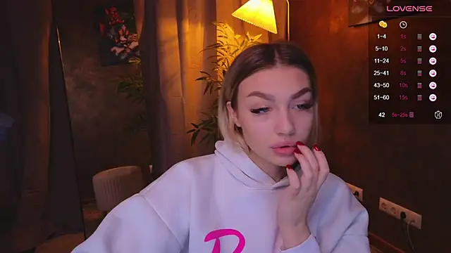 Snapshot of Ella_Milla chatting on January 6, 2025, 8:35 am Ella Milla online show from January 6, 2025, 8:35 am