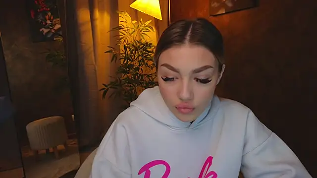 Snapshot of Ella_Milla chatting on January 6, 2025, 11:40 am Ella Milla online show from January 6, 2025, 11:40 am