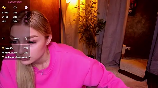 Snapshot of Ella_Milla chatting on January 23, 2025, 11:48 am Ella Milla online show from January 23, 2025, 11:48 am