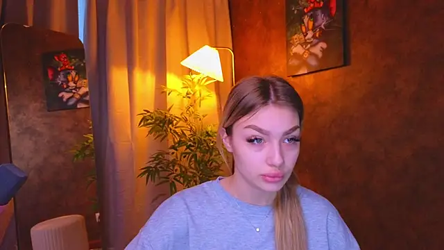 Snapshot of Ella_Milla chatting on January 7, 2025, 5:22 am Ella Milla online show from January 7, 2025, 5:22 am