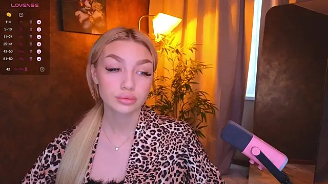 Snapshot of Ella_Milla chatting on January 14, 2025, 9:13 am Ella Milla online show from January 14, 2025, 9:13 am