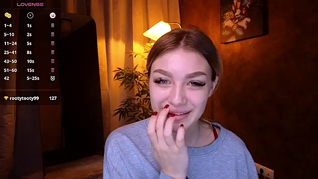 Snapshot of Ella_Milla chatting on January 8, 2025, 5:48 am Ella Milla online show from January 8, 2025, 5:48 am