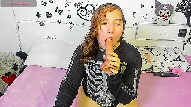 cutekat  online show from March 27, 2026, 3:48 am