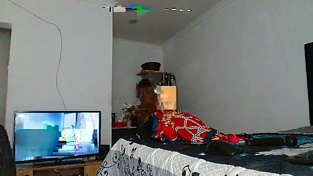 Snapshot of Hugetittiesxx2 chatting on January 19, 2026, 4:27 am Hugetittiesxx2 online show from January 19, 2026, 4:27 am