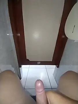 Snapshot of Whiper2024 chatting on October 17, 2025, 9:38 pm Whiper2024 online show from October 17, 2025, 9:38 pm