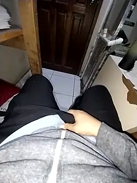 Snapshot of Whiper2024 chatting on November 24, 2025, 6:19 pm Whiper2024 online show from November 24, 2025, 6:19 pm