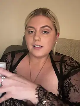 Snapshot of Blondiee3088 chatting on January 20, 2025, 5:59 pm Blondiee3088 online show from January 20, 2025, 5:59 pm