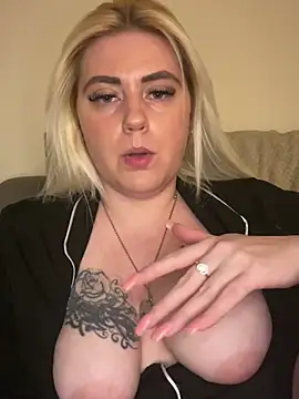 Snapshot of Blondiee3088 chatting on March 5, 2025, 7:49 pm Blondiee3088 online show from March 5, 2025, 7:49 pm