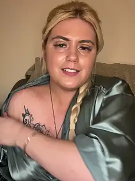 Snapshot of Blondiee3088 chatting on February 25, 2025, 11:48 pm Blondiee3088 online show from February 25, 2025, 11:48 pm