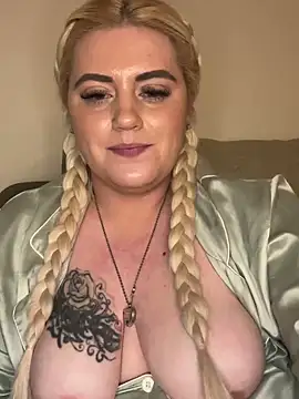 Snapshot of Blondiee3088 chatting on February 10, 2025, 11:45 pm Blondiee3088 online show from February 10, 2025, 11:45 pm