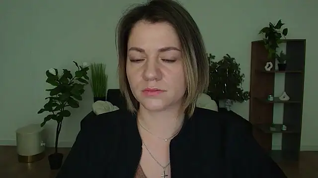 Snapshot of MariaSttone chatting on February 17, 2025, 9:24 am MariaSttone online show from February 17, 2025, 9:24 am
