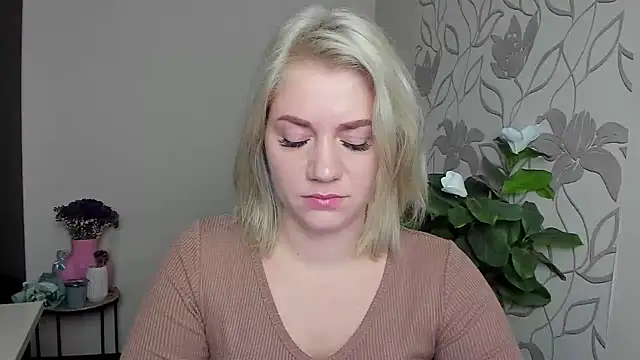 MariaSttone online show from November 17, 2025, 12:09 pm