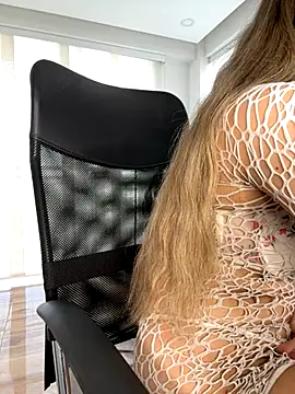 nicollefiorett online show from October 21, 2025, 8:52 pm