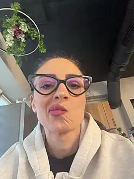 Snapshot of FeetVibe chatting on February 25, 2026, 6:35 am FeetVibe online show from February 25, 2026, 6:35 am