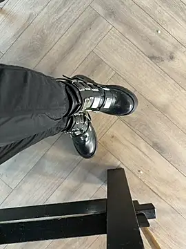 Snapshot of FeetVibe chatting on February 11, 2026, 7:30 am FeetVibe online show from February 11, 2026, 7:30 am