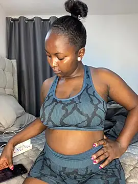 prettiepearl online show from December 17, 2025, 10:15 pm