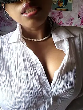 sandy naughty online show from February 2, 2026, 5:39 am