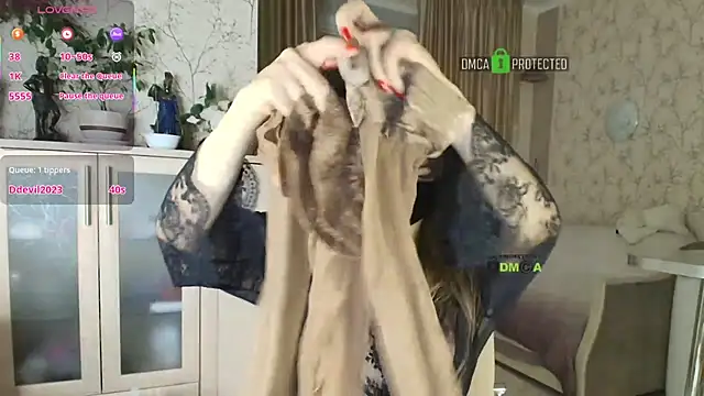 MilfeaN online show from November 14, 2025, 9:18 pm