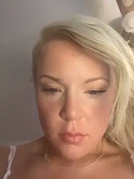 EllaSnow online show from March 14, 2025, 8:32 am