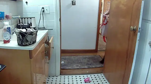 EllaSnow online show from December 15, 2024, 5:20 pm