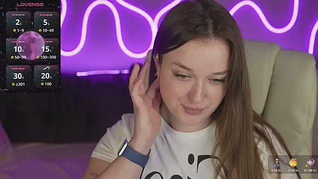 Snapshot of DonnaLustt chatting on November 2, 2025, 10:15 pm DonnaLustt online show from November 2, 2025, 10:15 pm